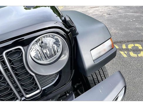 Used 2026 Jeep Gladiator Sport AWD/4WD image 32