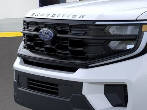 New 2025 Ford Expedition Active image 17