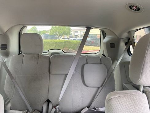 Used 2013 Dodge Grand Caravan SXT w/ UConnect Hands-Free Group FWD image 13