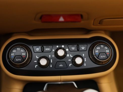 Used 2010 Ferrari California RWD image 21