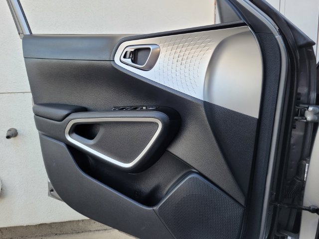 Certified 2025 Kia Soul LX w/ LX Technology Package FWD image 26