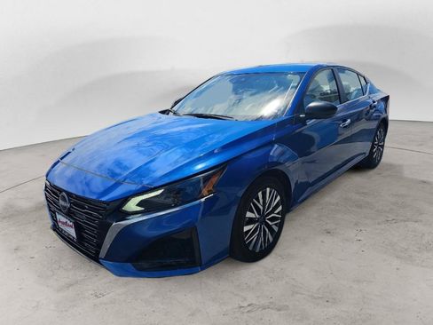 Used 2025 Nissan Altima 2.5 SV FWD image 7