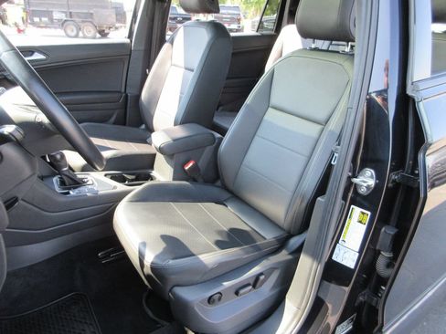 Used 2019 Volkswagen Tiguan SEL Premium R-Line FWD image 21