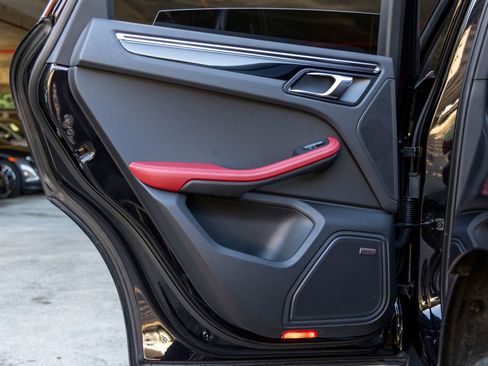 Certified 2025 Porsche Macan image 45