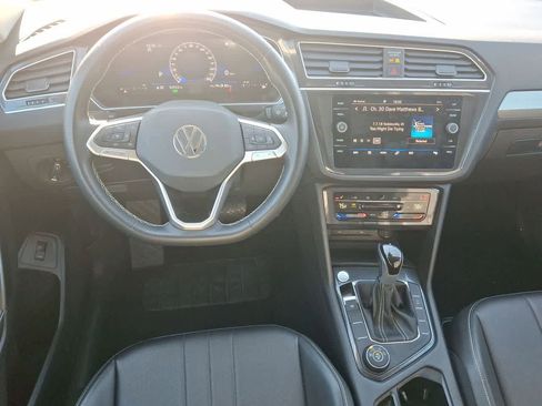 Used 2024 Volkswagen Tiguan SE image 27