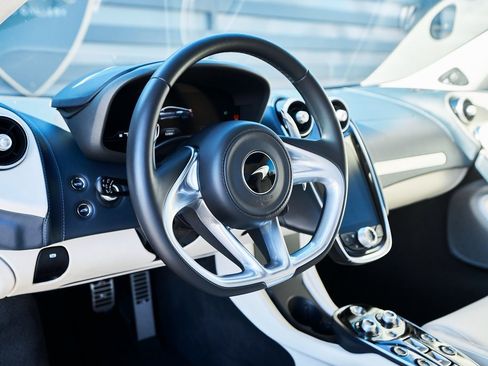 Used 2022 McLaren GT image 36