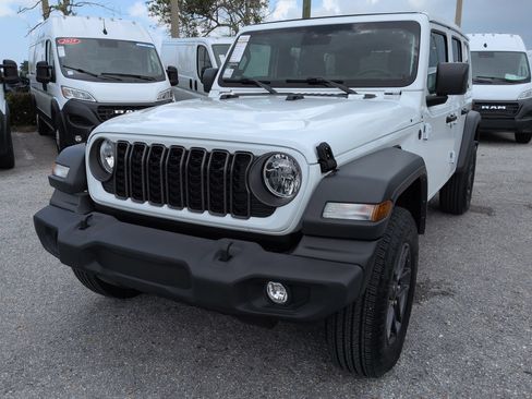 Used 2024 Jeep Wrangler Unlimited Sport AWD/4WD image 9