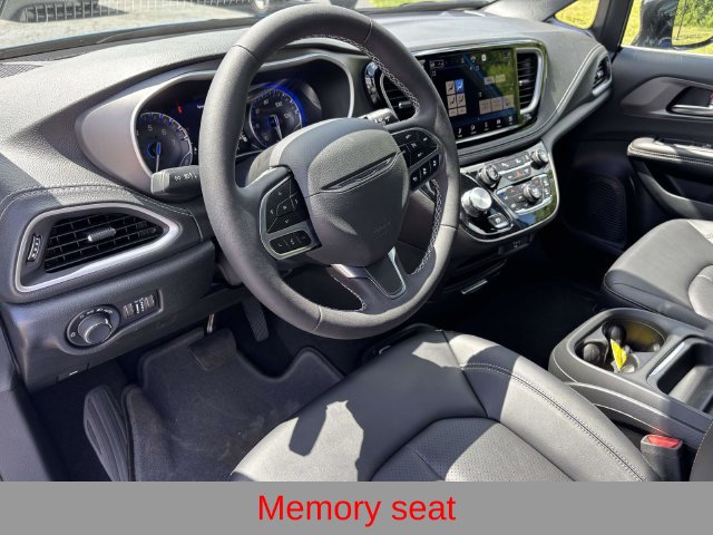 New 2027 Chrysler Pacifica Select FWD image 19