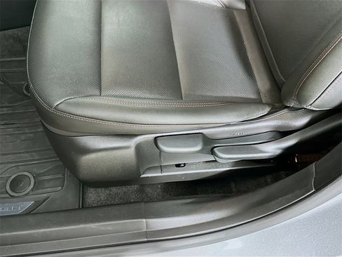 Used 2025 Chevrolet Trax RS w/ Driver Confidence Package image 9