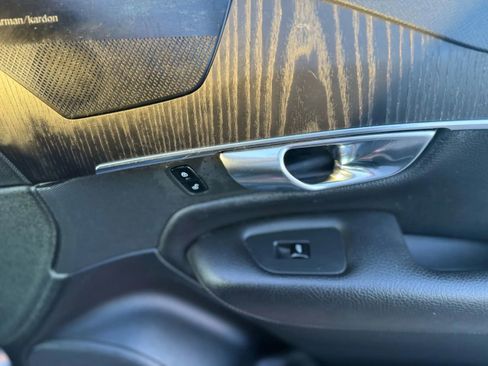 Used 2020 Volvo XC90 T6 Momentum w/ Protection Package image 25