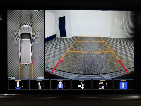 Used 2024 GMC Yukon XL Denali image 17