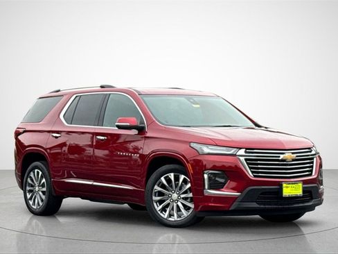 Used 2023 Chevrolet Traverse Premier image 2