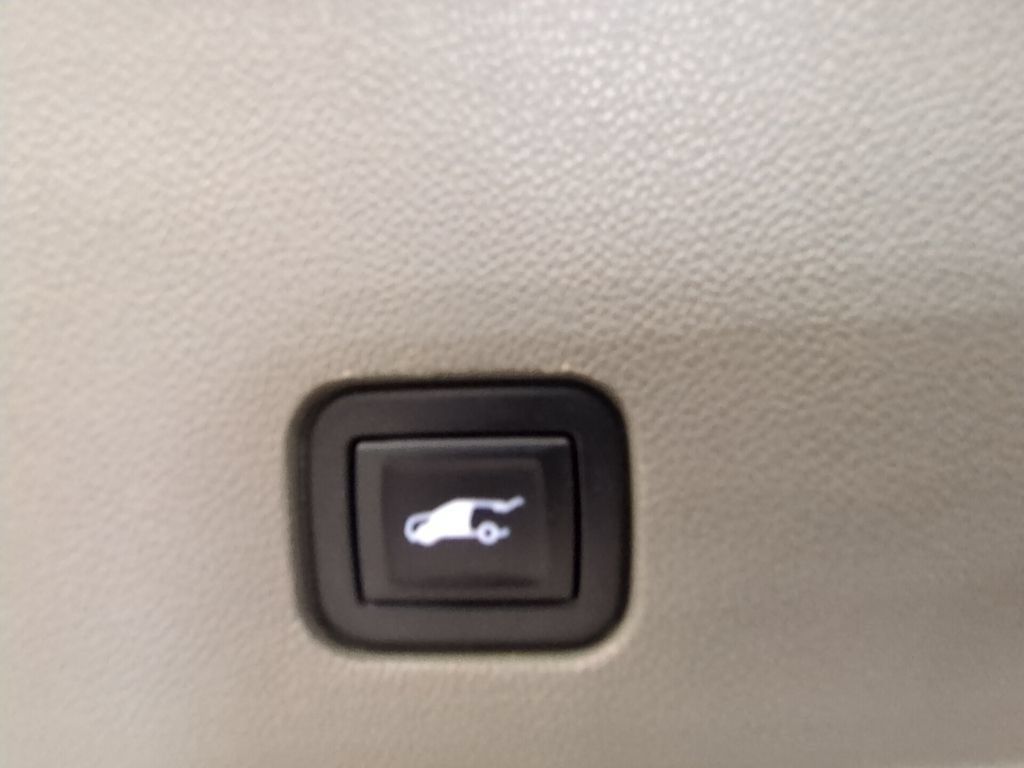 Used 2022 Cadillac XT6 Premium Luxury FWD image 31