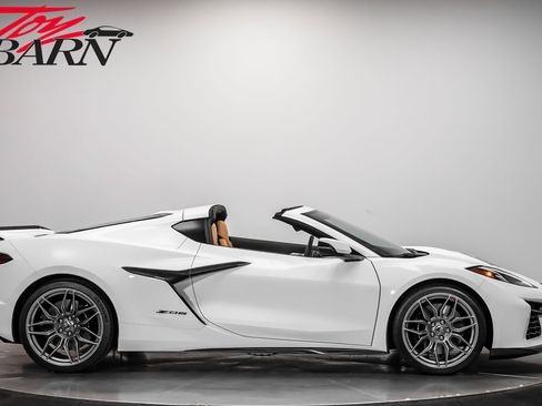 Used 2023 Chevrolet Corvette Z06 w/ Engine Appearance Package image 6