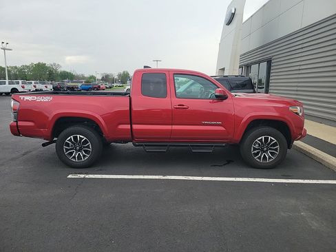 Used 2022 Toyota Tacoma TRD Sport w/ TRD Premium Sport Package image 5