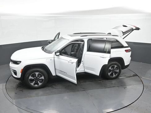 Used 2022 Jeep Grand Cherokee Limited 4xe w/ Luxury Tech Group II AWD/4WD image 50