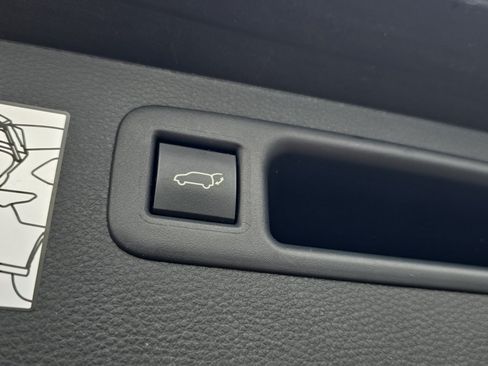 Used 2024 Toyota Highlander Platinum AWD/4WD image 11