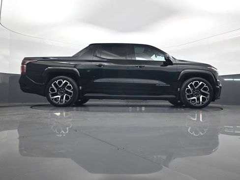 Certified 2025 Chevrolet Silverado EV RST AWD/4WD image 24
