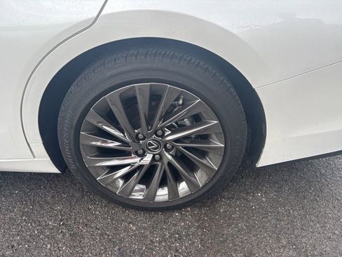 Used 2025 Lexus ES 350 Luxury image 9