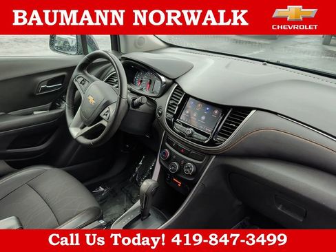 Used 2022 Chevrolet Trax LT w/ LT Convenience Package AWD/4WD image 11