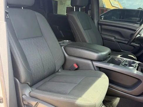 Used 2018 Nissan Titan SV w/ SV Convenience Package AWD/4WD image 20