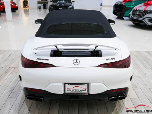 Used 2022 Mercedes-Benz SL 55 AMG 4MATIC w/ Driver Assistance Package image 17