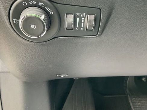 Used 2022 Jeep Compass Limited image 24