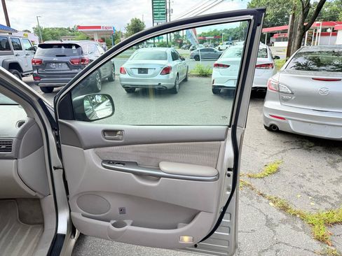 Used 2008 Toyota Sienna LE FWD image 17