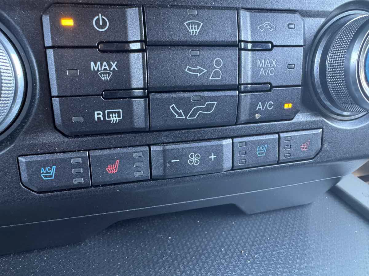 Used 2017 Ford F150 Lariat w/ Equipment Group 502A Luxury AWD/4WD image 33