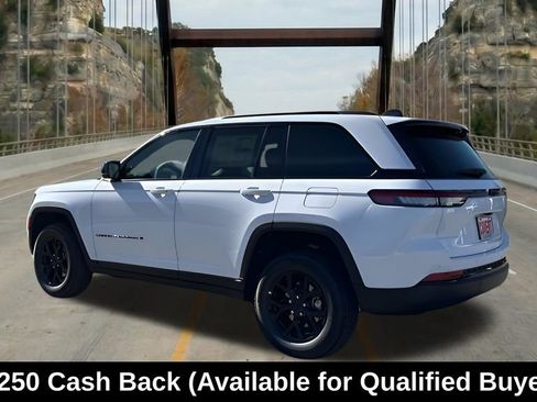 New 2025 Jeep Grand Cherokee Altitude RWD image 7