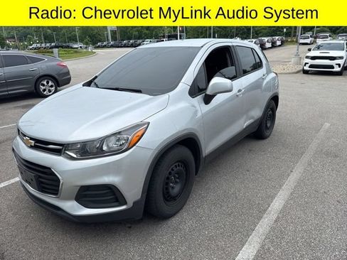 Used 2018 Chevrolet Trax LS FWD image 3