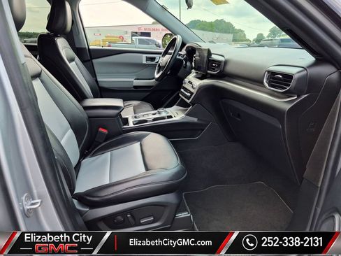 Used 2022 Ford Explorer XLT w/ Equipment Group 202A AWD/4WD image 26