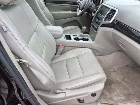 Used 2011 Jeep Grand Cherokee Laredo AWD/4WD image 23