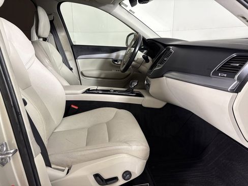 Used 2016 Volvo XC90 T5 Momentum image 13