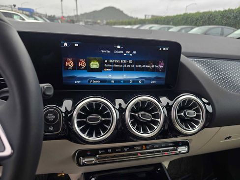 Used 2025 Mercedes-Benz GLA 250 4MATIC image 28