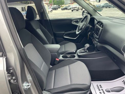 Used 2025 Kia Soul LX w/ LX Technology Package FWD image 28