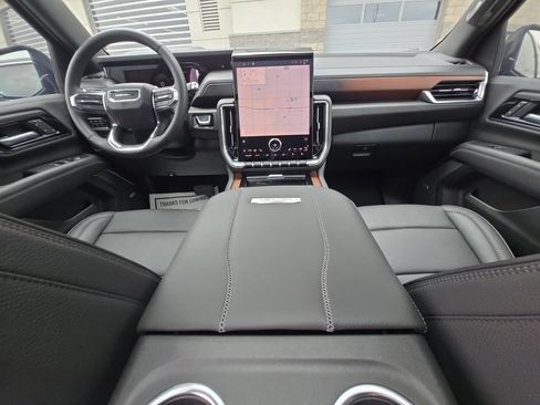 Certified 2025 GMC Yukon XL Denali w/ Sun & Power Step Package AWD/4WD image 21