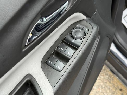 Used 2022 Chevrolet Equinox LS AWD/4WD image 12