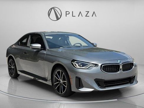 Used 2025 BMW 230i xDrive Coupe w/ Premium Package image 7