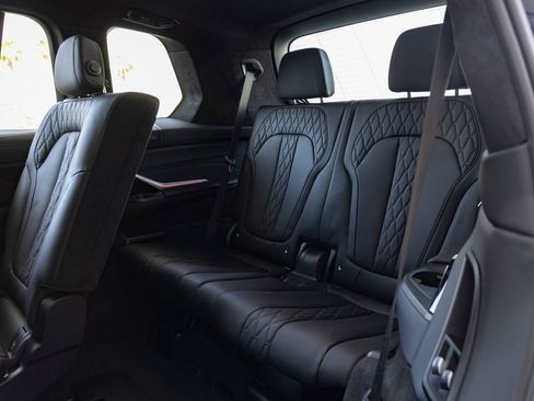 Used 2025 BMW X7 M60i AWD/4WD image 24