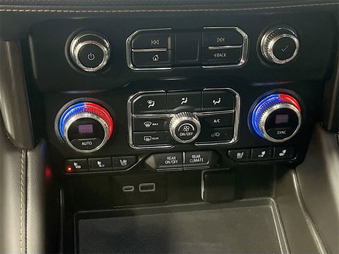 Used 2024 GMC Yukon XL AT4 w/ Technology Package image 16