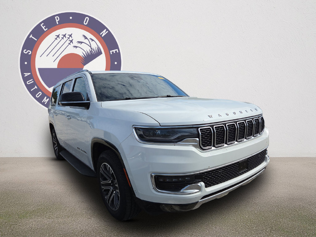 Used 2024 Jeep Wagoneer L Series II w/ Flexible Seating Group AWD/4WD image 2