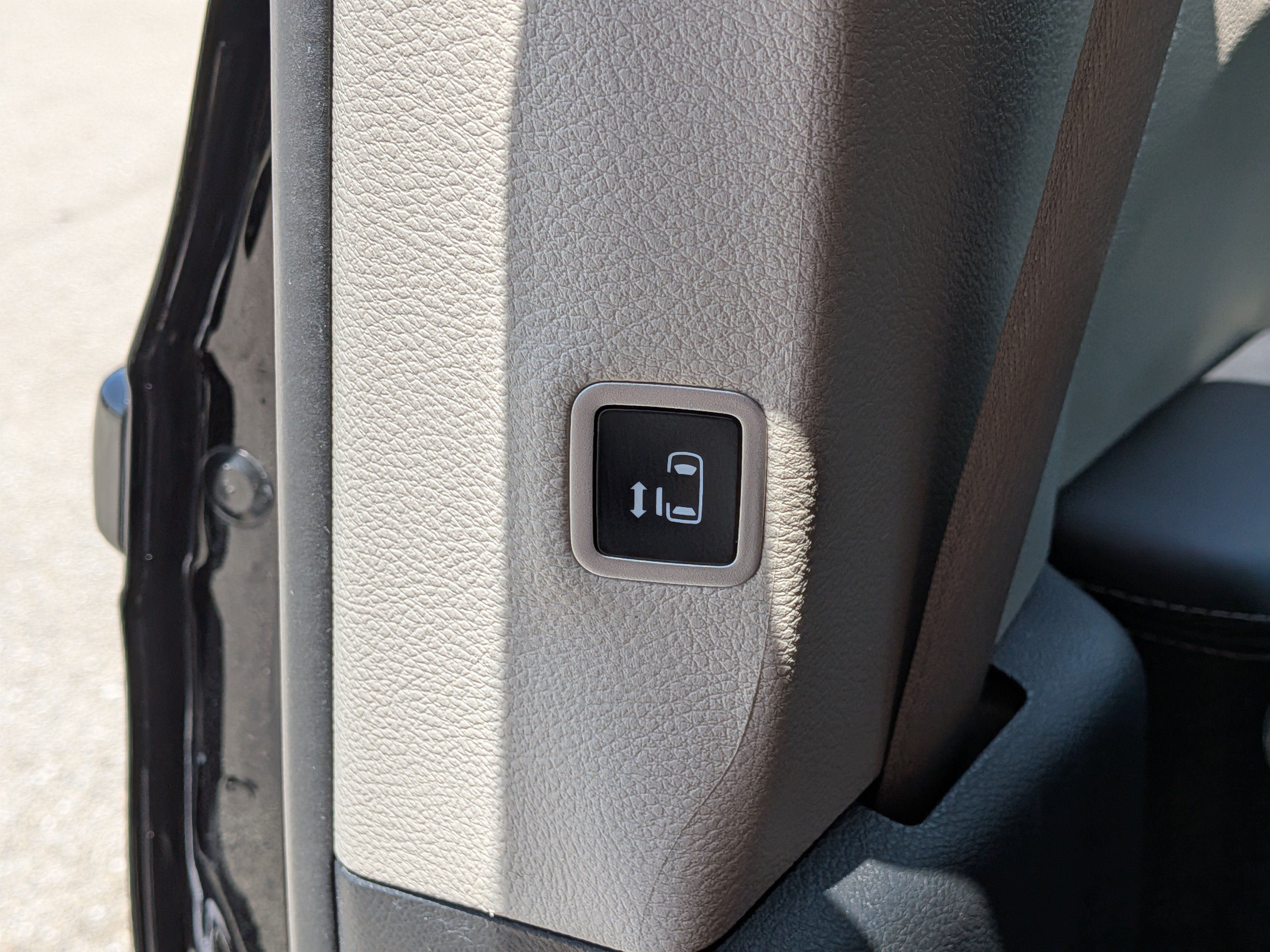 Used 2024 Chrysler Pacifica Limited FWD image 22