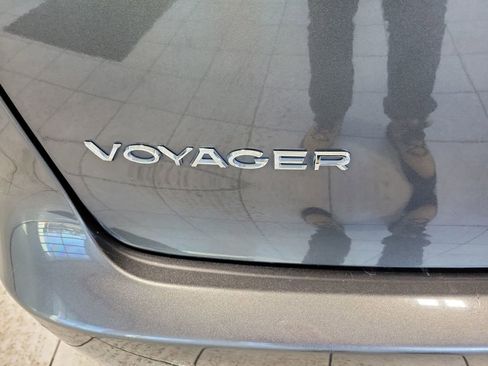 Used 2023 Chrysler Voyager LX image 14