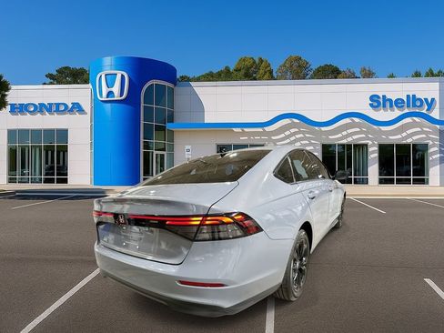 Used 2025 Honda Accord SE image 8