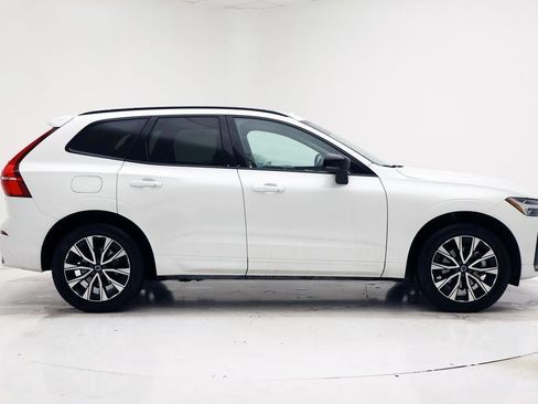 Used 2025 Volvo XC60 B5 Core image 2
