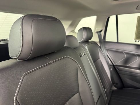 Used 2023 Volkswagen Tiguan SE w/ Panoramic Sunroof Package AWD/4WD image 33