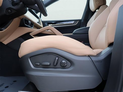 New 2026 Porsche Cayenne Coupe image 36