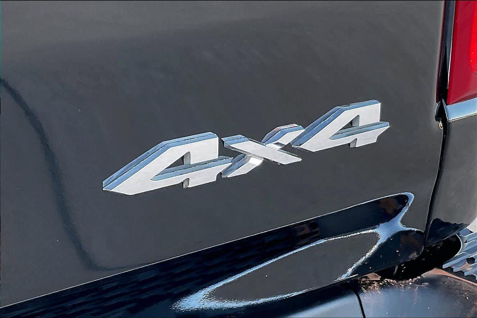 Used 2025 RAM 1500 Laramie AWD/4WD image 11