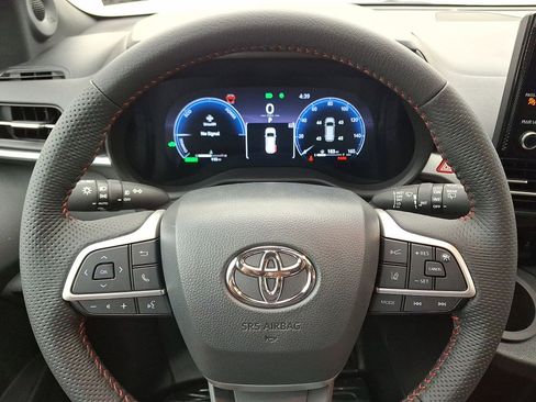 Used 2025 Toyota Sienna XSE image 22